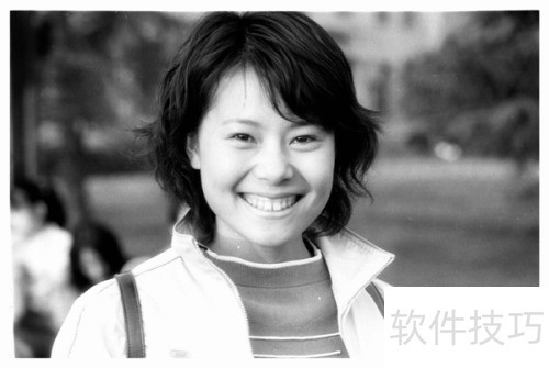 PS����Ϊ�ڰ���Ƭ��ɫ